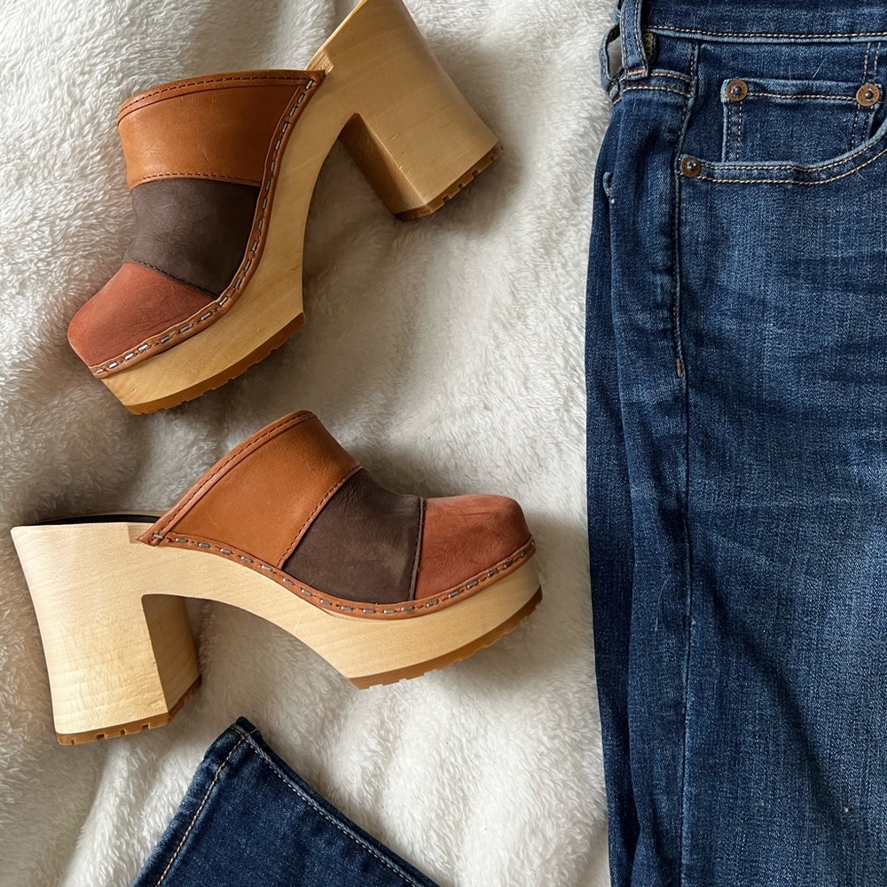 Swedish Hasbeens tri-color clogs - BRAND NEW